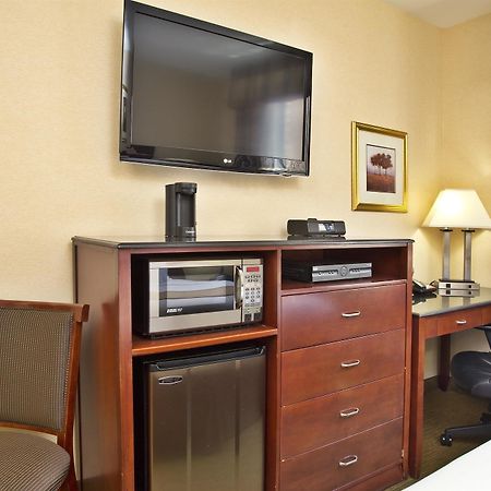 Best Western Plus Arena Hotel New York Buitenkant foto