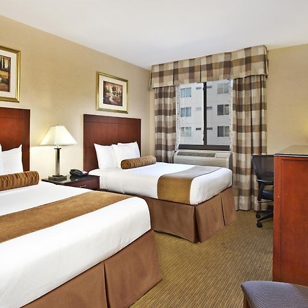 Best Western Plus Arena Hotel New York Buitenkant foto