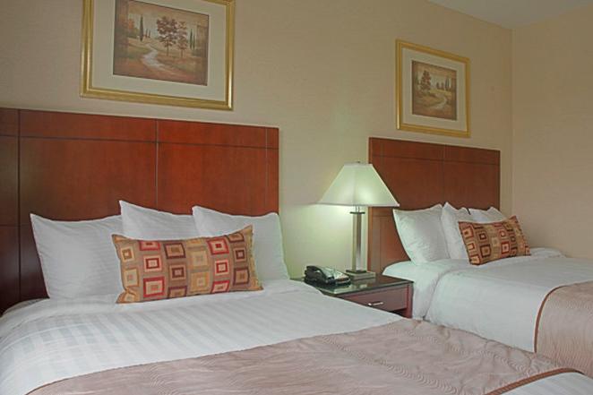 Best Western Plus Arena Hotel New York Buitenkant foto