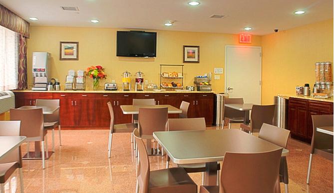 Best Western Plus Arena Hotel New York Buitenkant foto
