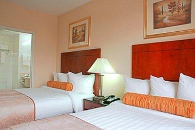 Best Western Plus Arena Hotel New York Buitenkant foto