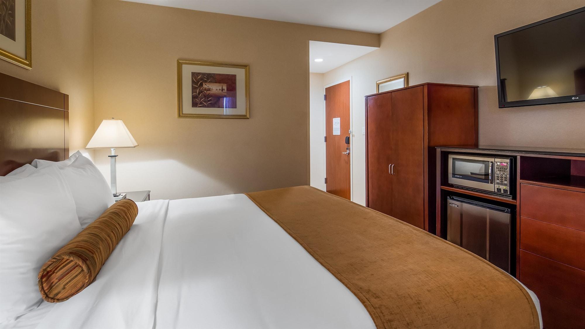 Best Western Plus Arena Hotel New York Buitenkant foto