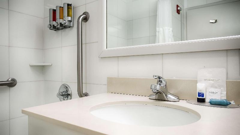 Best Western Plus Arena Hotel New York Buitenkant foto